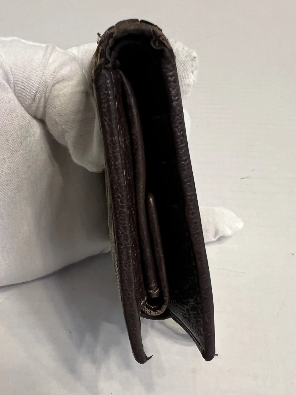 Gucci Abbey D-Ring Compact Wallet